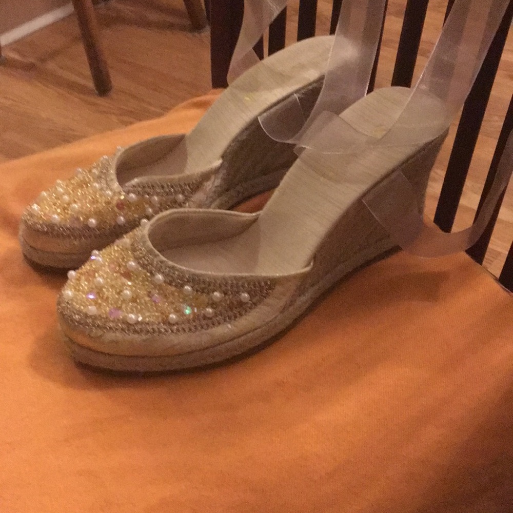 Shoes - Picture 3 of 8